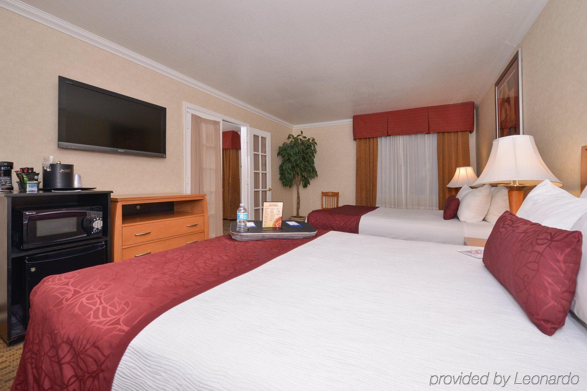 Best Western Innsuites Phoenix Hotel & Suites מראה חיצוני תמונה
