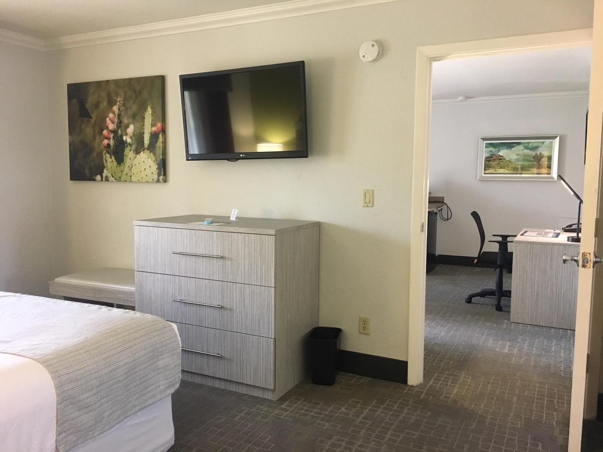 Best Western Innsuites Phoenix Hotel & Suites מראה חיצוני תמונה