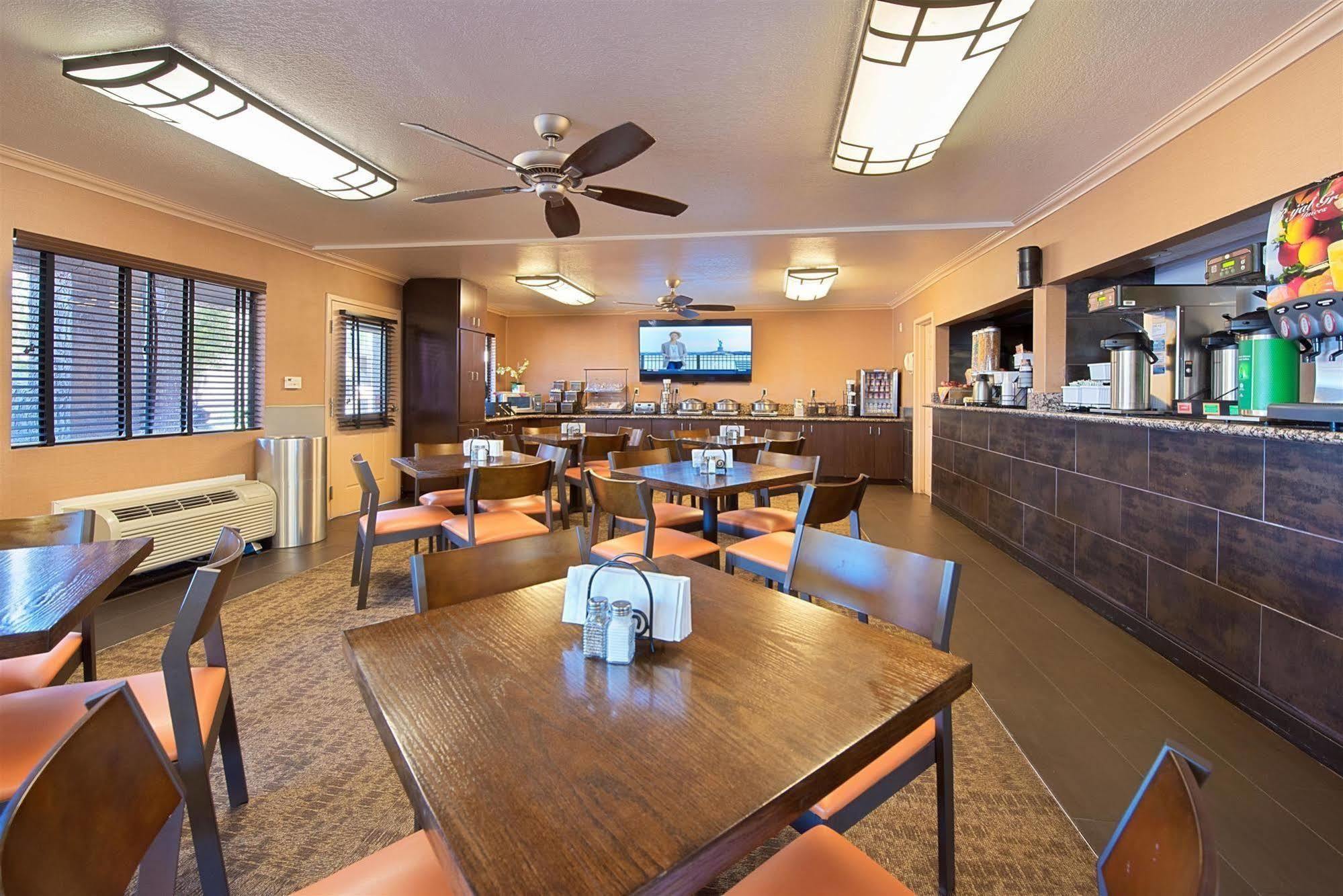 Best Western Innsuites Phoenix Hotel & Suites מראה חיצוני תמונה
