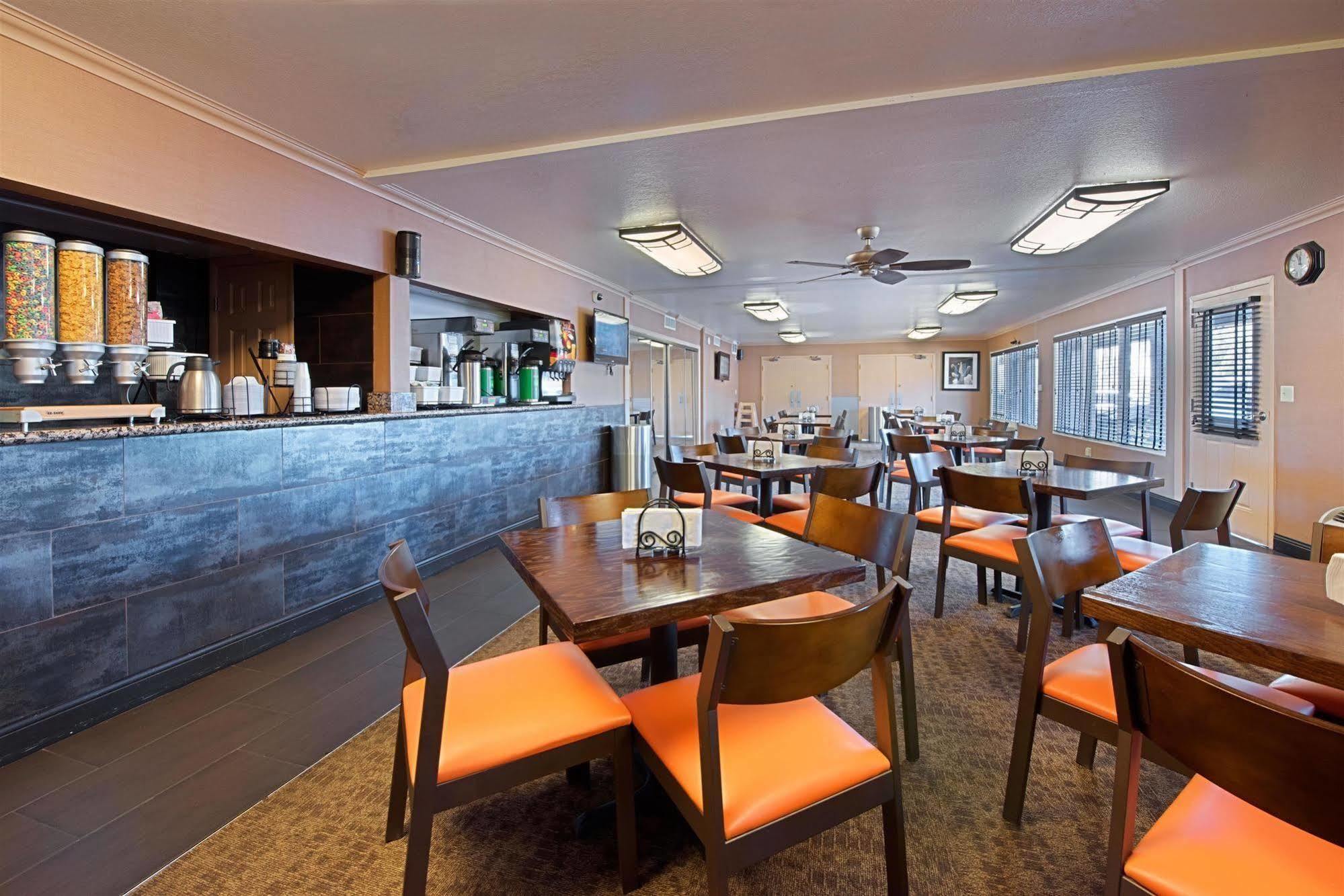 Best Western Innsuites Phoenix Hotel & Suites מראה חיצוני תמונה