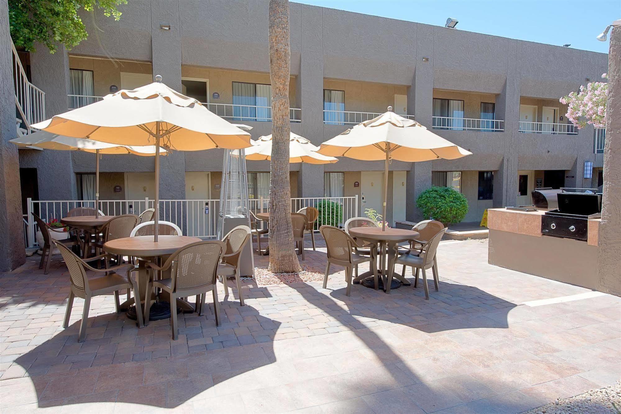 Best Western Innsuites Phoenix Hotel & Suites מראה חיצוני תמונה