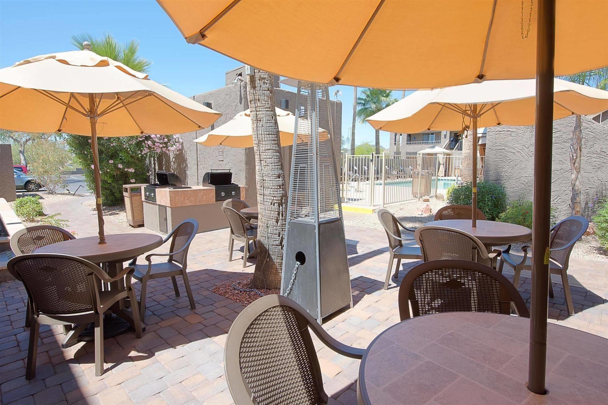 Best Western Innsuites Phoenix Hotel & Suites מראה חיצוני תמונה