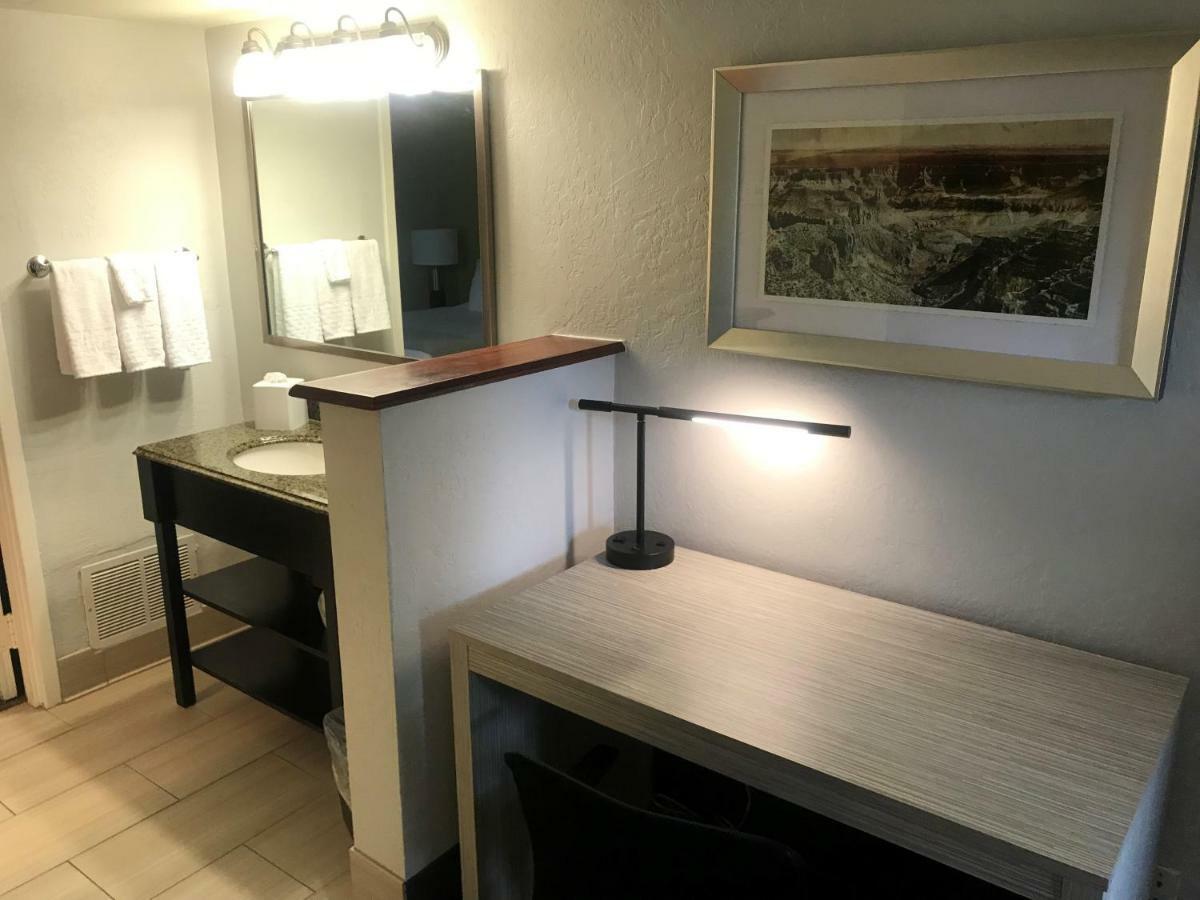 Best Western Innsuites Phoenix Hotel & Suites מראה חיצוני תמונה