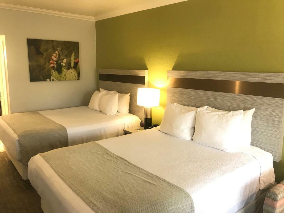 Best Western Innsuites Phoenix Hotel & Suites מראה חיצוני תמונה