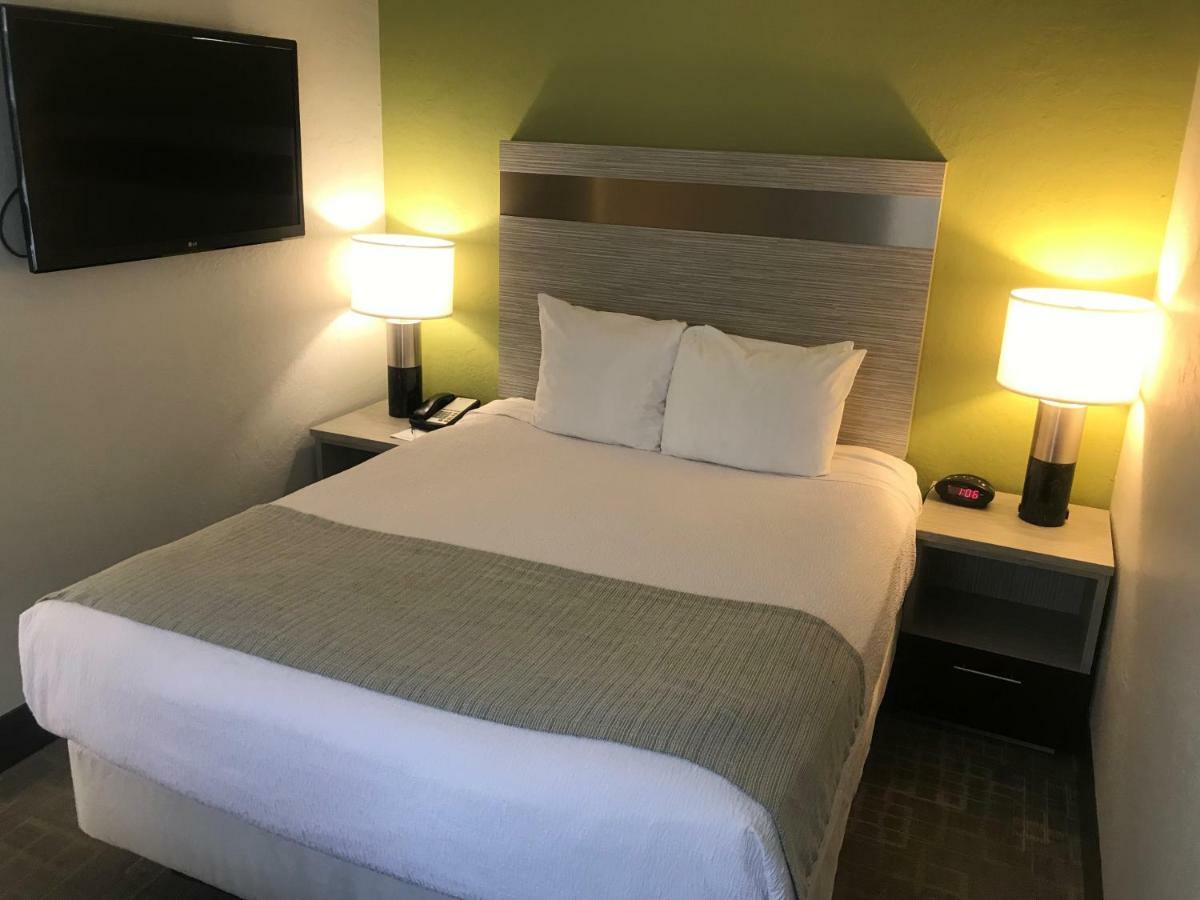 Best Western Innsuites Phoenix Hotel & Suites מראה חיצוני תמונה